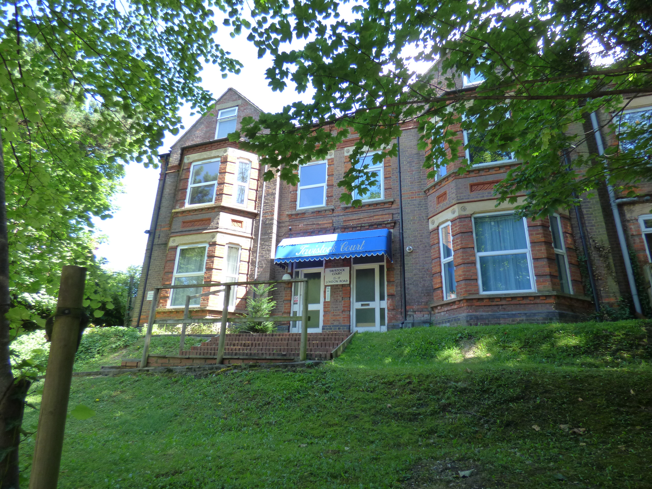 7, tavistock court, LUTON photo 2