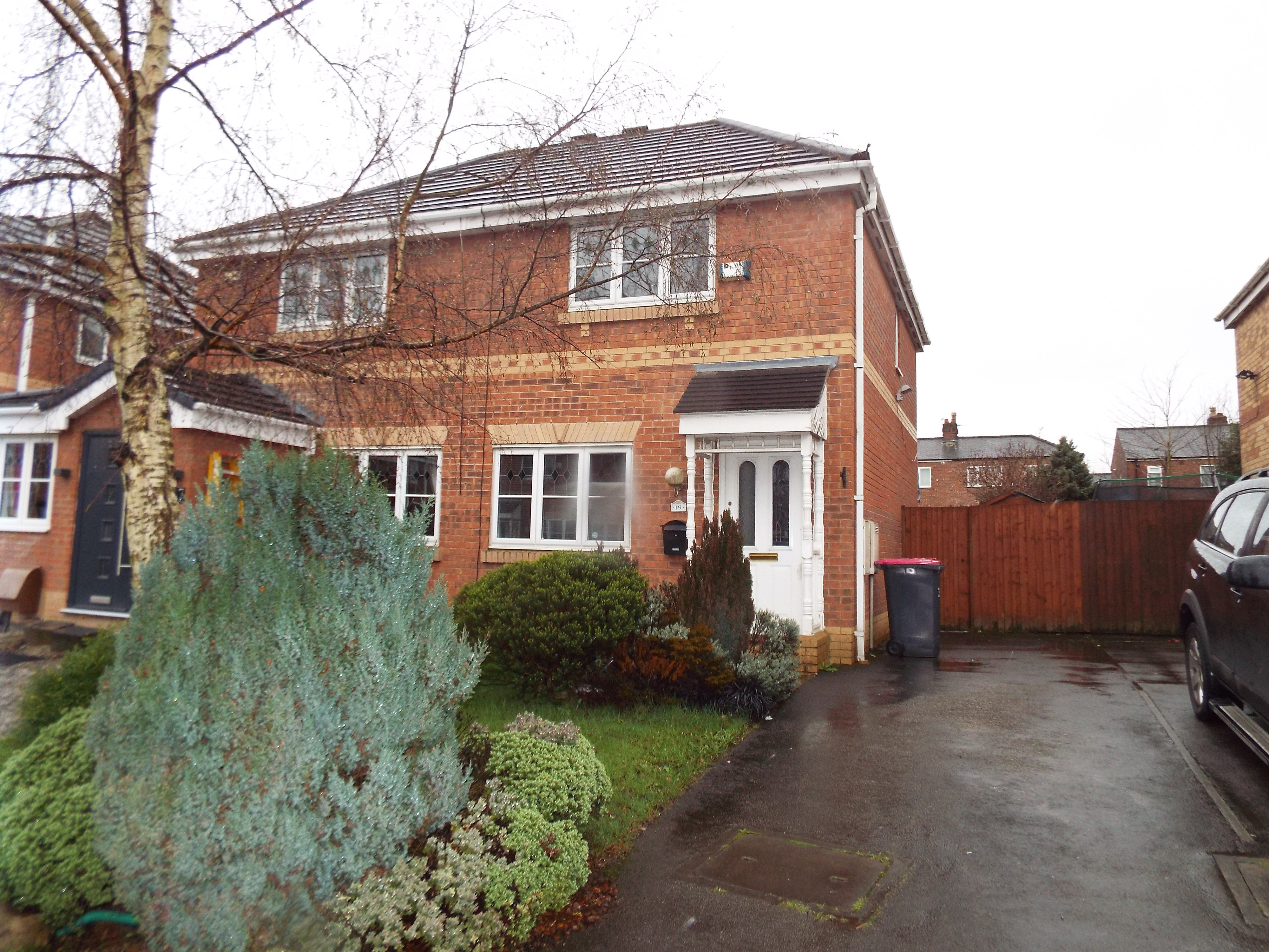 3 Bedrooms  to rent in Hinchley Way, Manchester M27