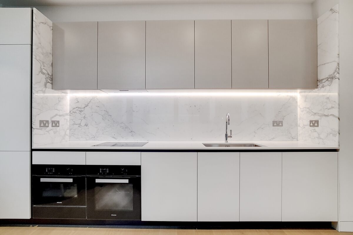 Apartment 902, The Tower, 64, Buckingham Gate, London photo 4