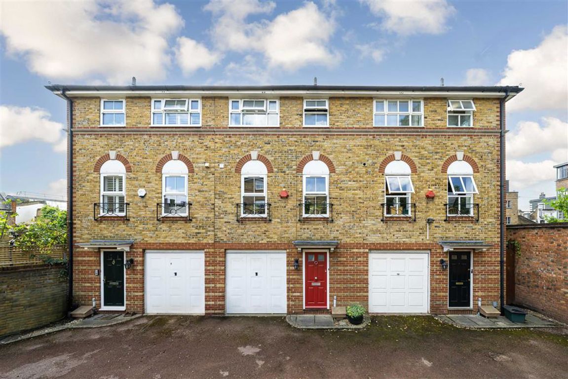 4 bedroom semi-detached house for sale