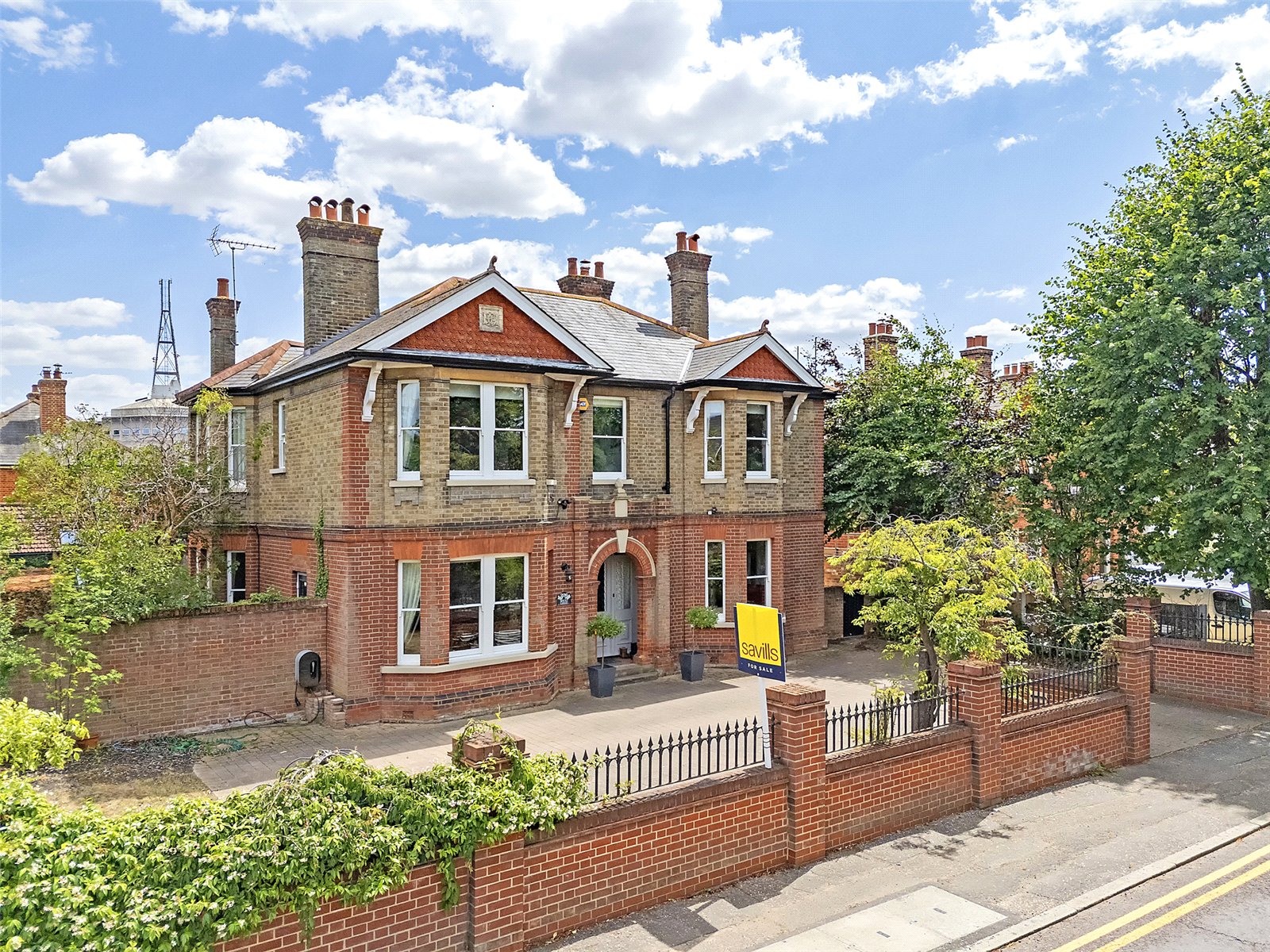 4 bedroom detached house for sale 0