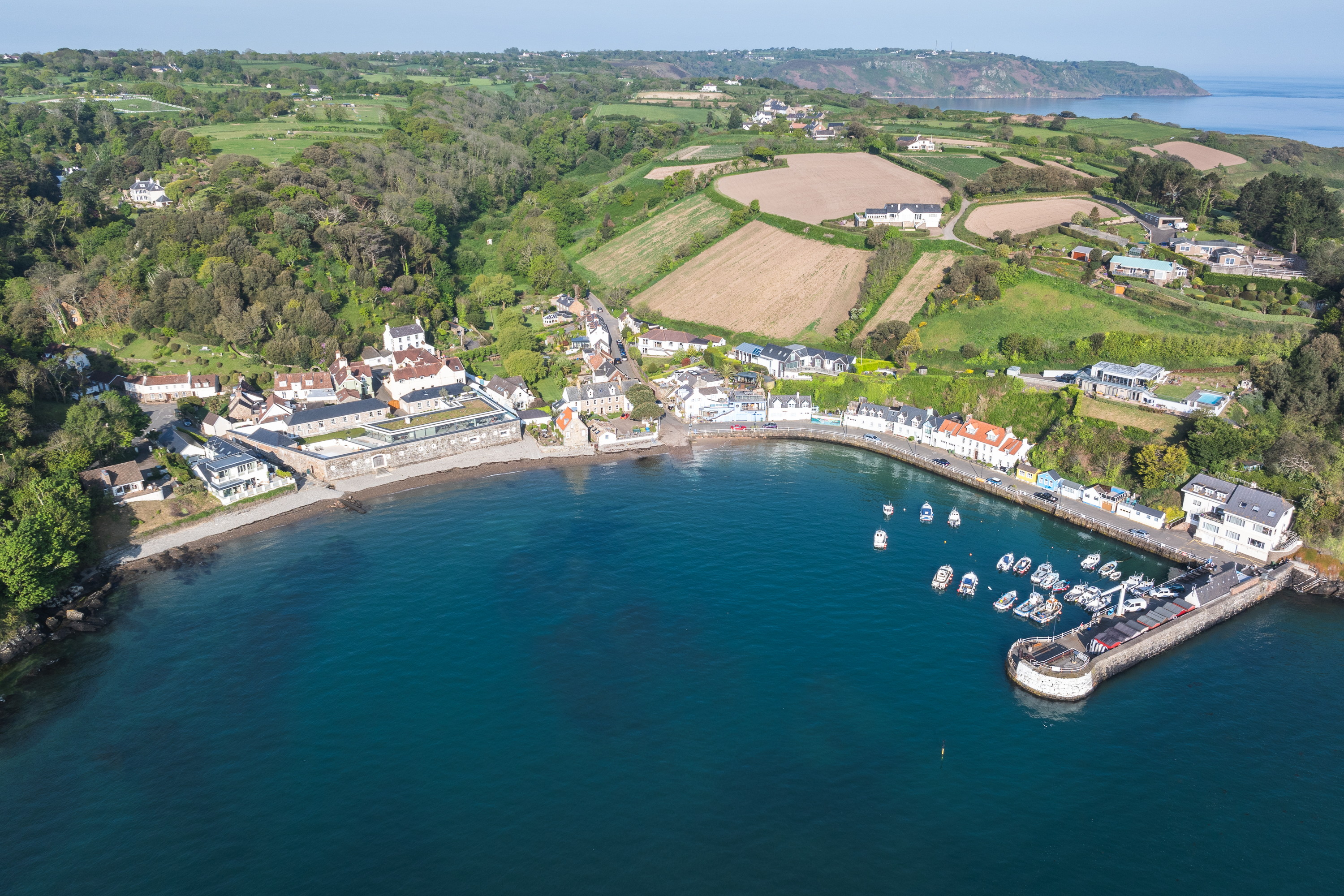 5 bedroom detached house for sale 0