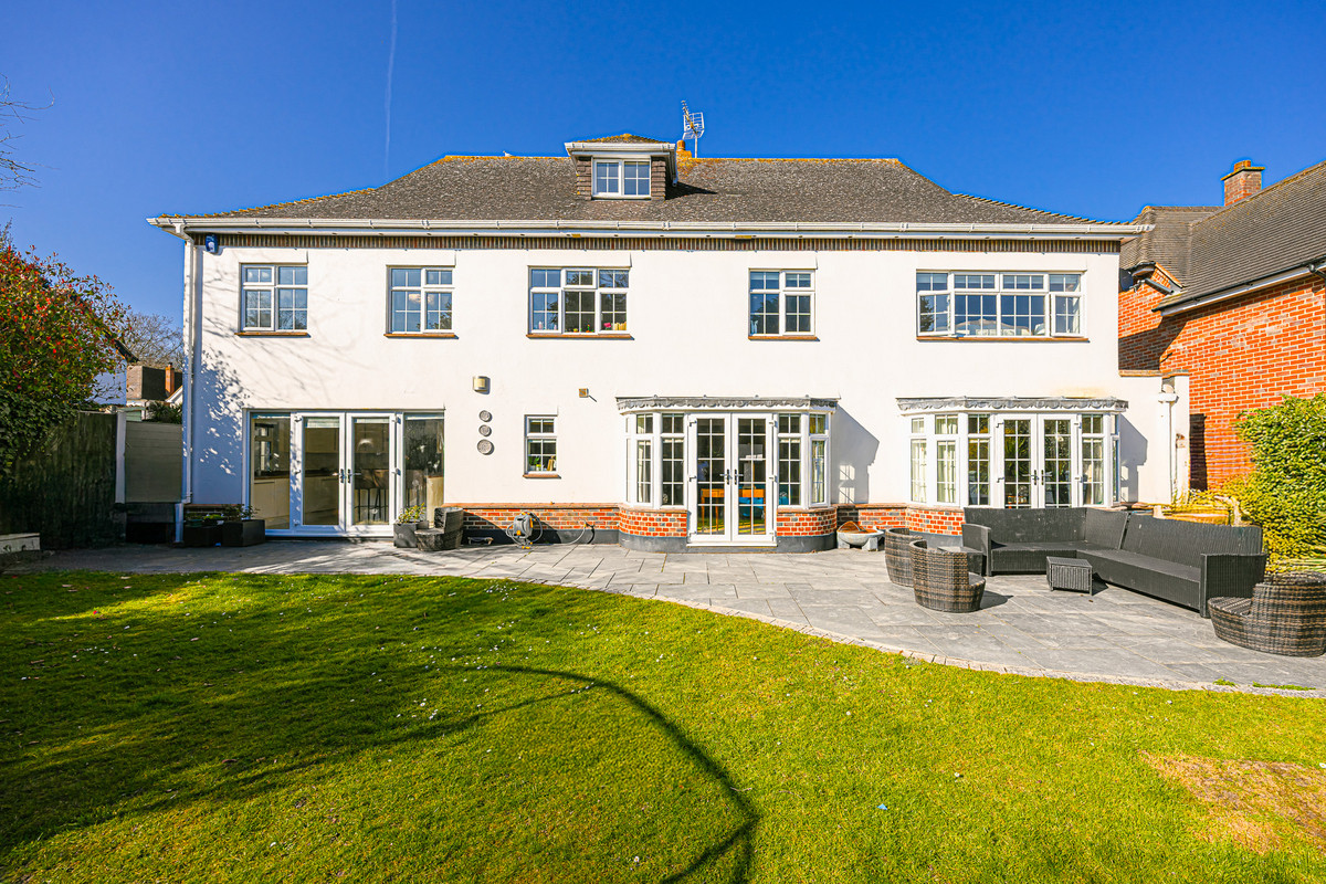 16, Warren Road, Leigh-on-sea photo 3