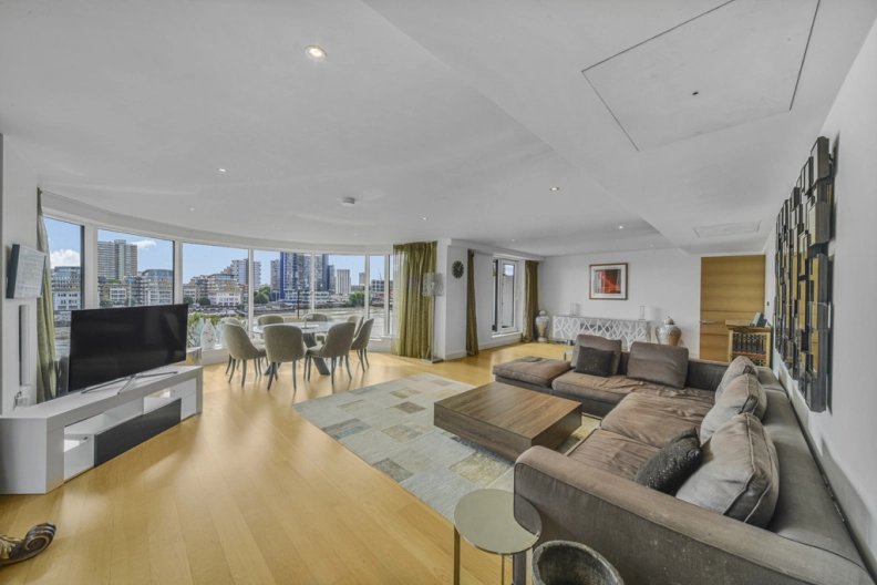 3 bedroom flat for sale 0