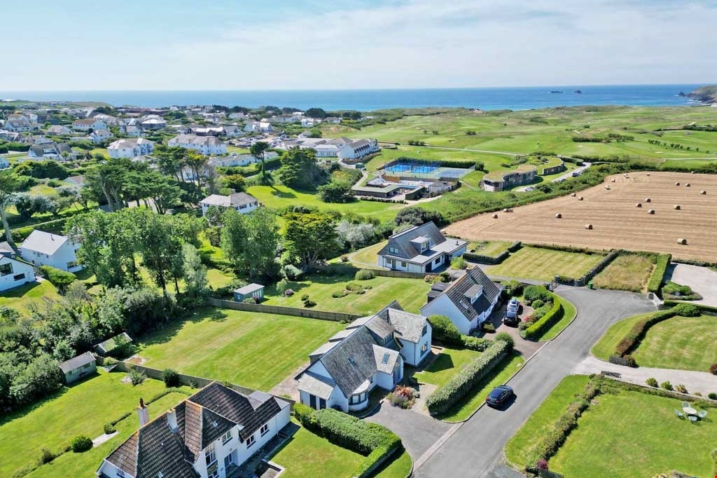 4 bedroom detached house for sale 0