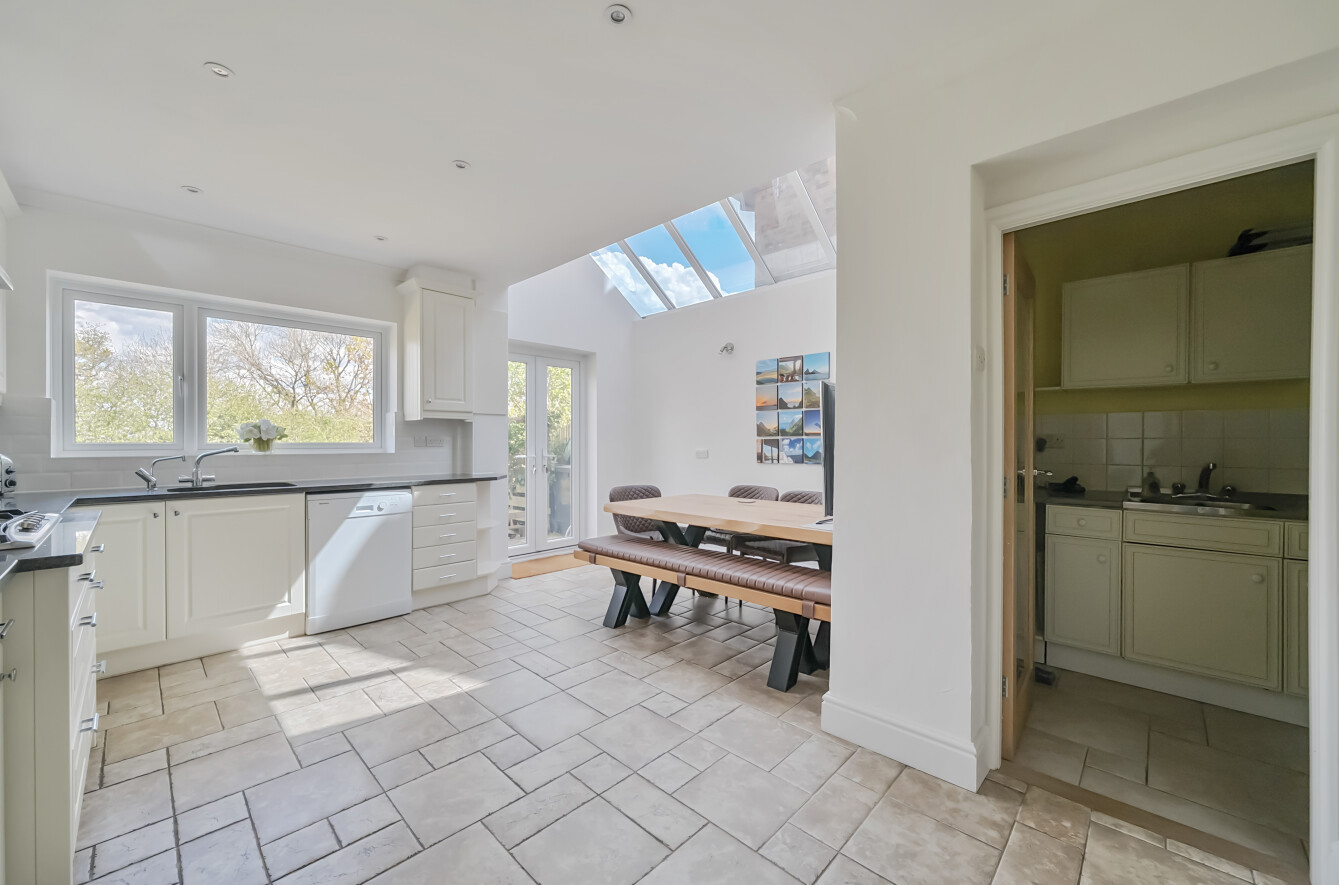 4 bedroom detached house for sale 0