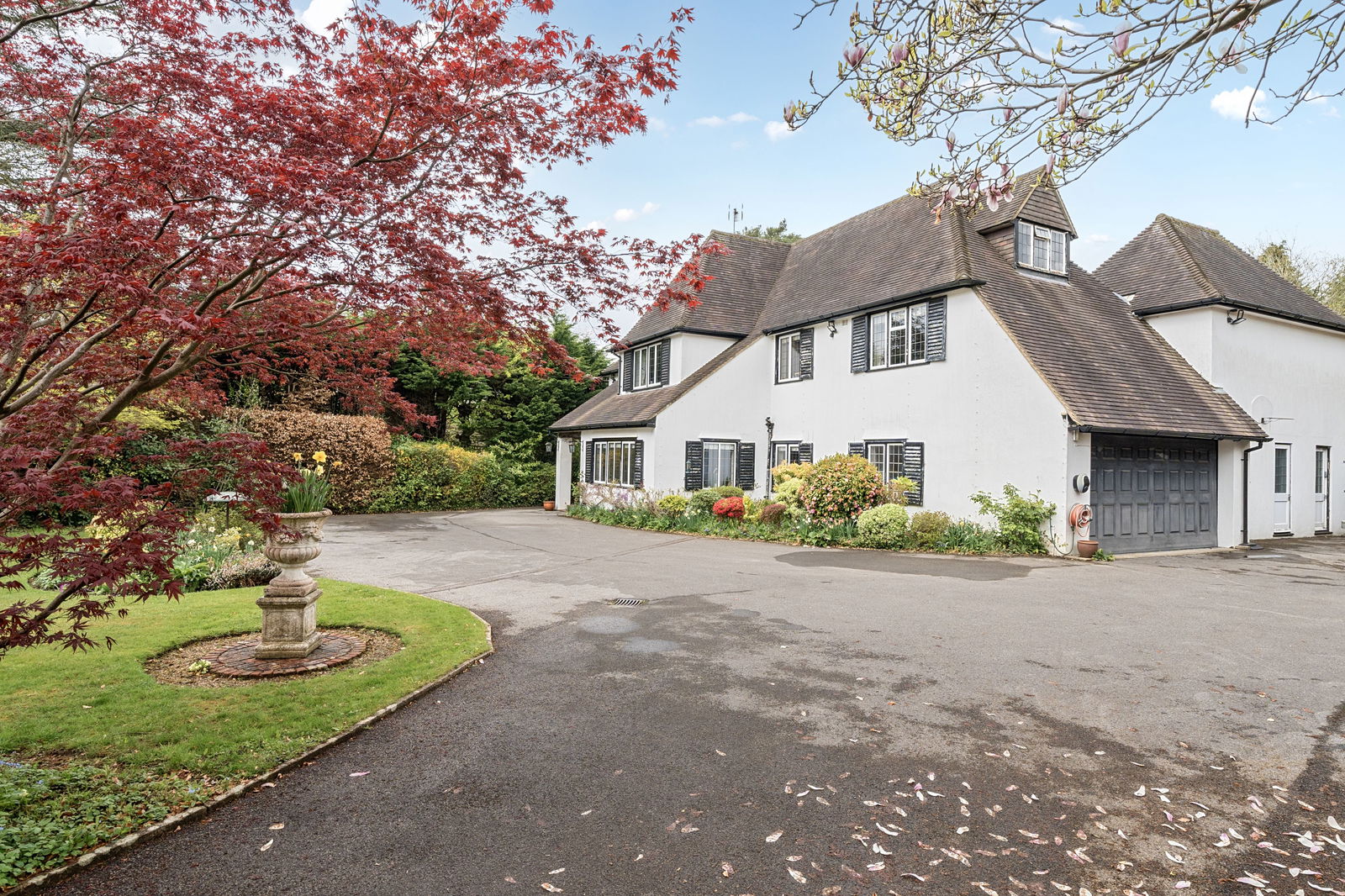 5 bedroom detached house for sale 0