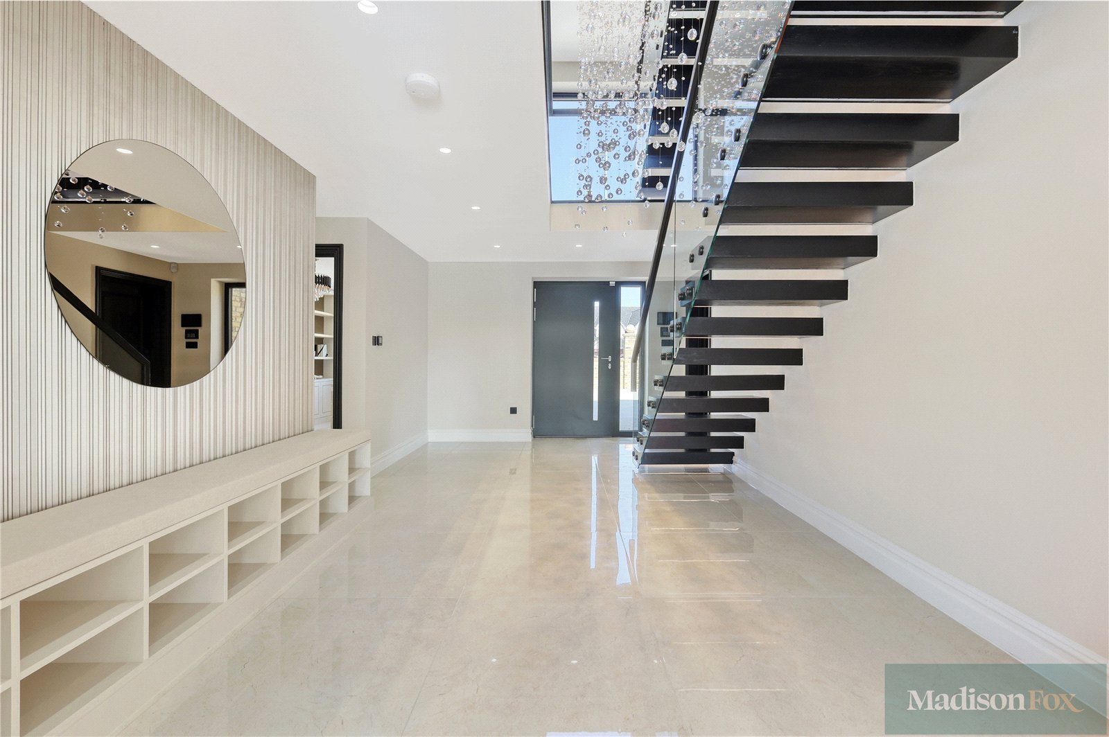 6 bedroom detached house for sale 0