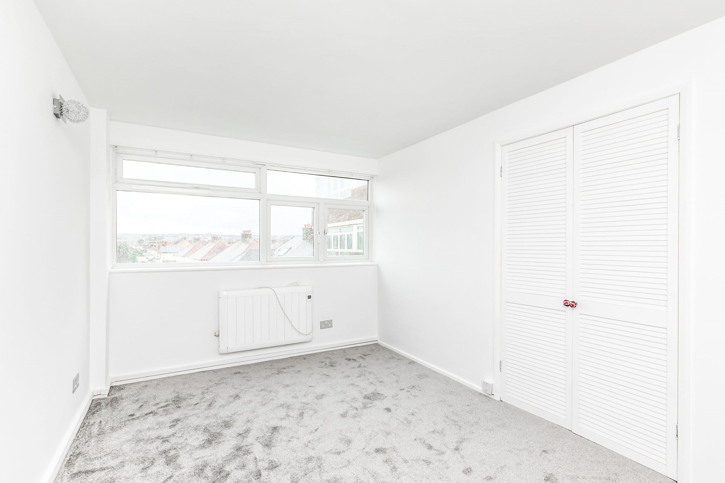 2 Bedrooms Flat for sale in Berriedale House, Kingsway, Hove BN3