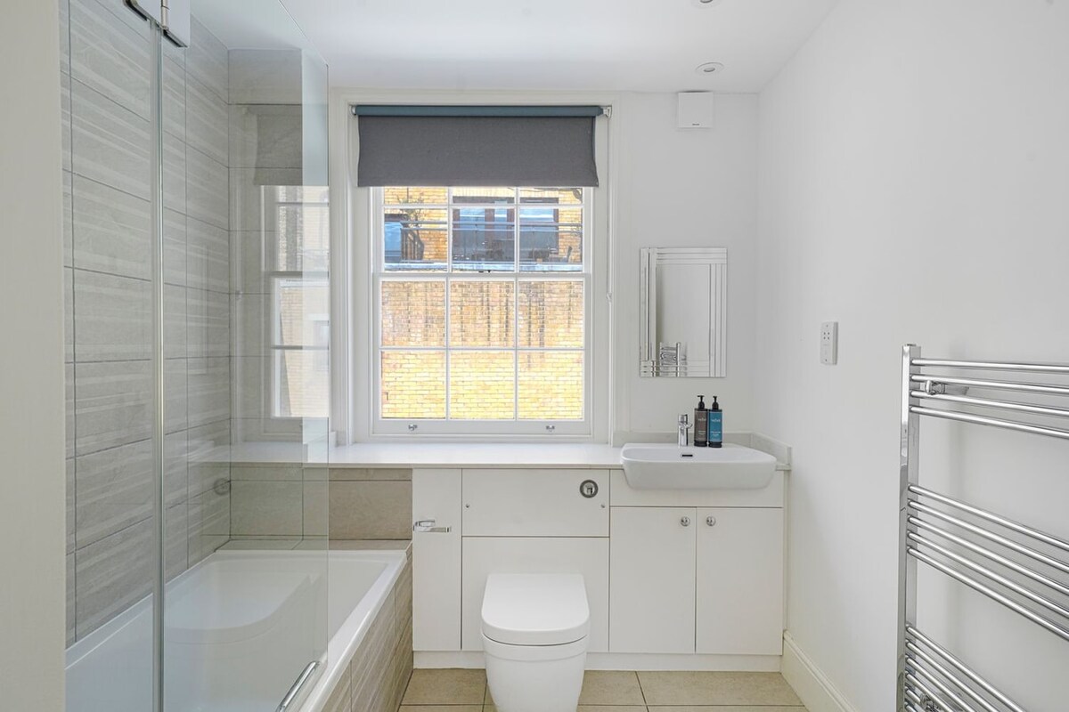 4 Beauchamp Place, London photo 3