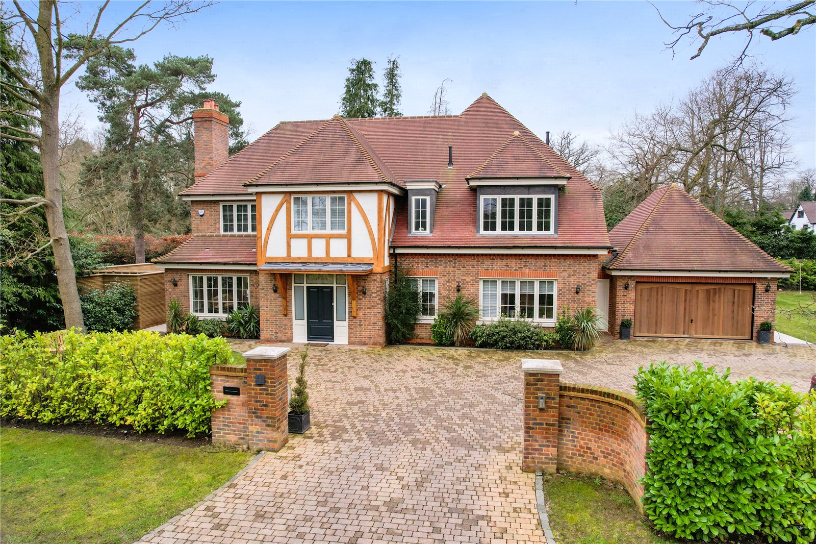 6 bedroom detached house for sale 0