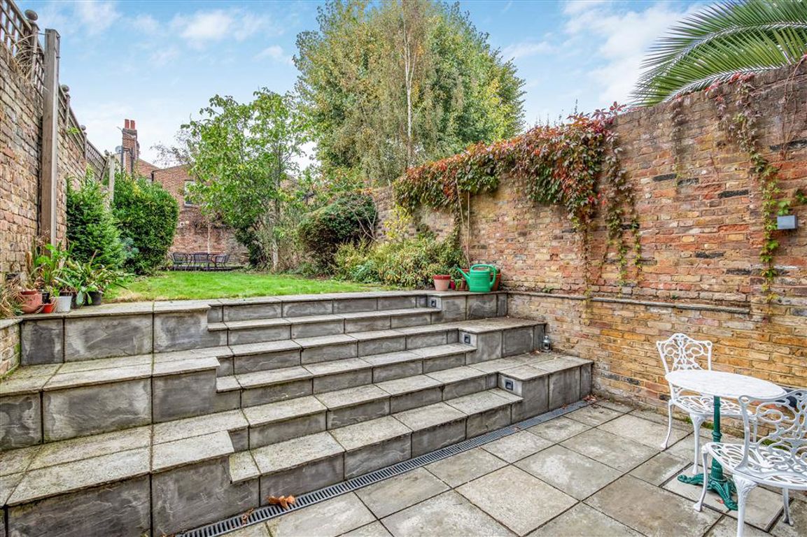 5 bedroom property for sale 0