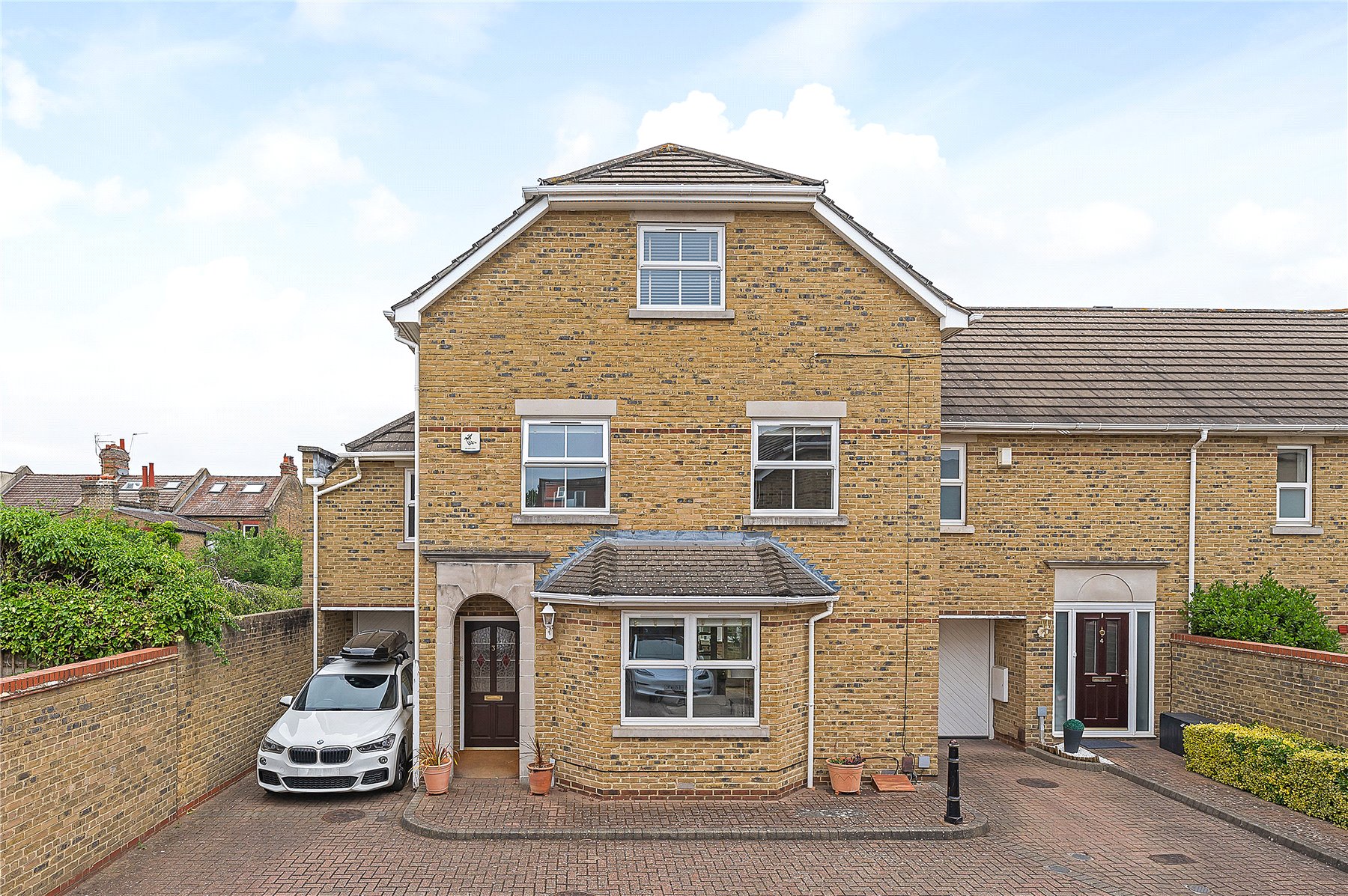 4 bedroom semi-detached house for sale 0