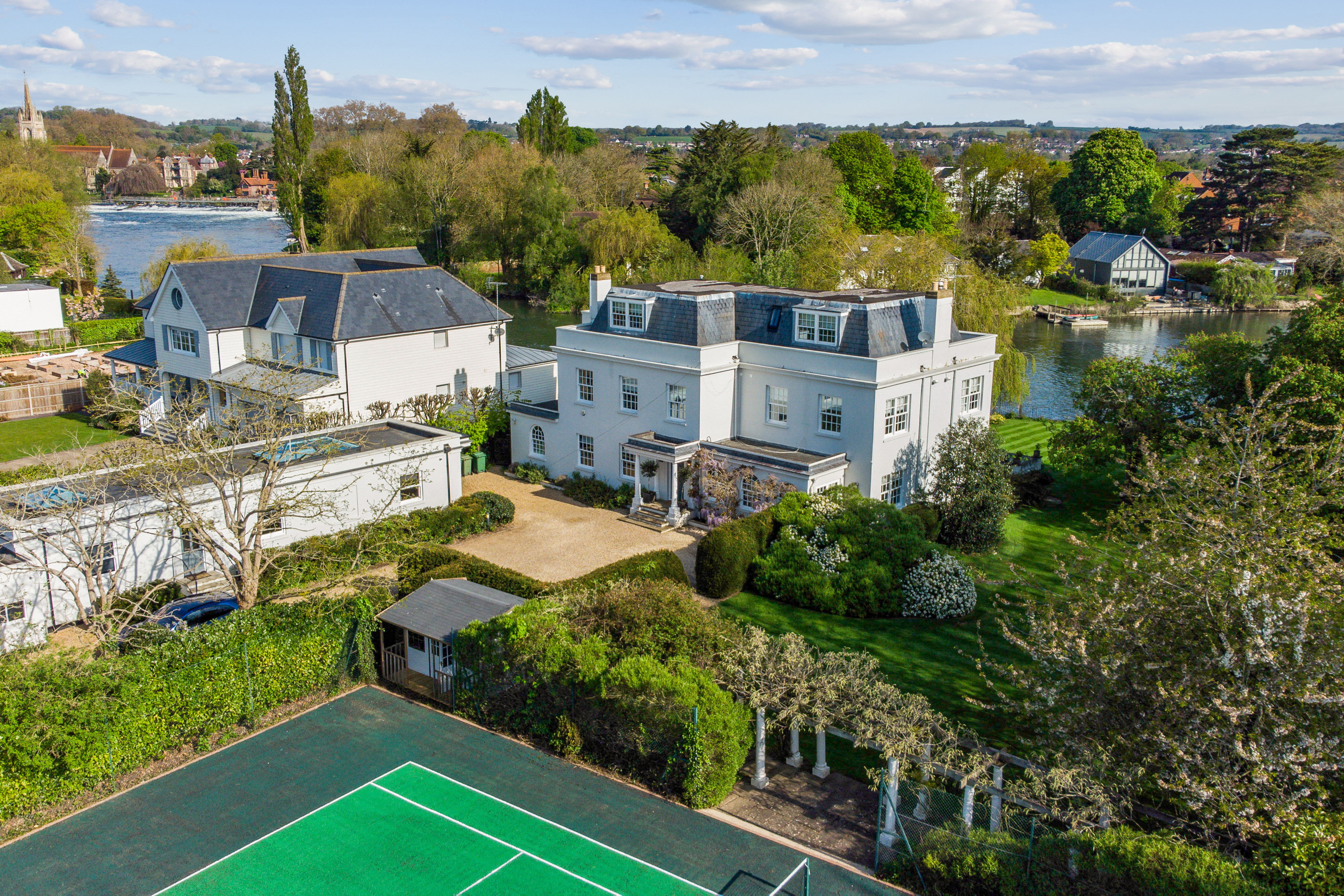 6 bedroom detached house for sale 0