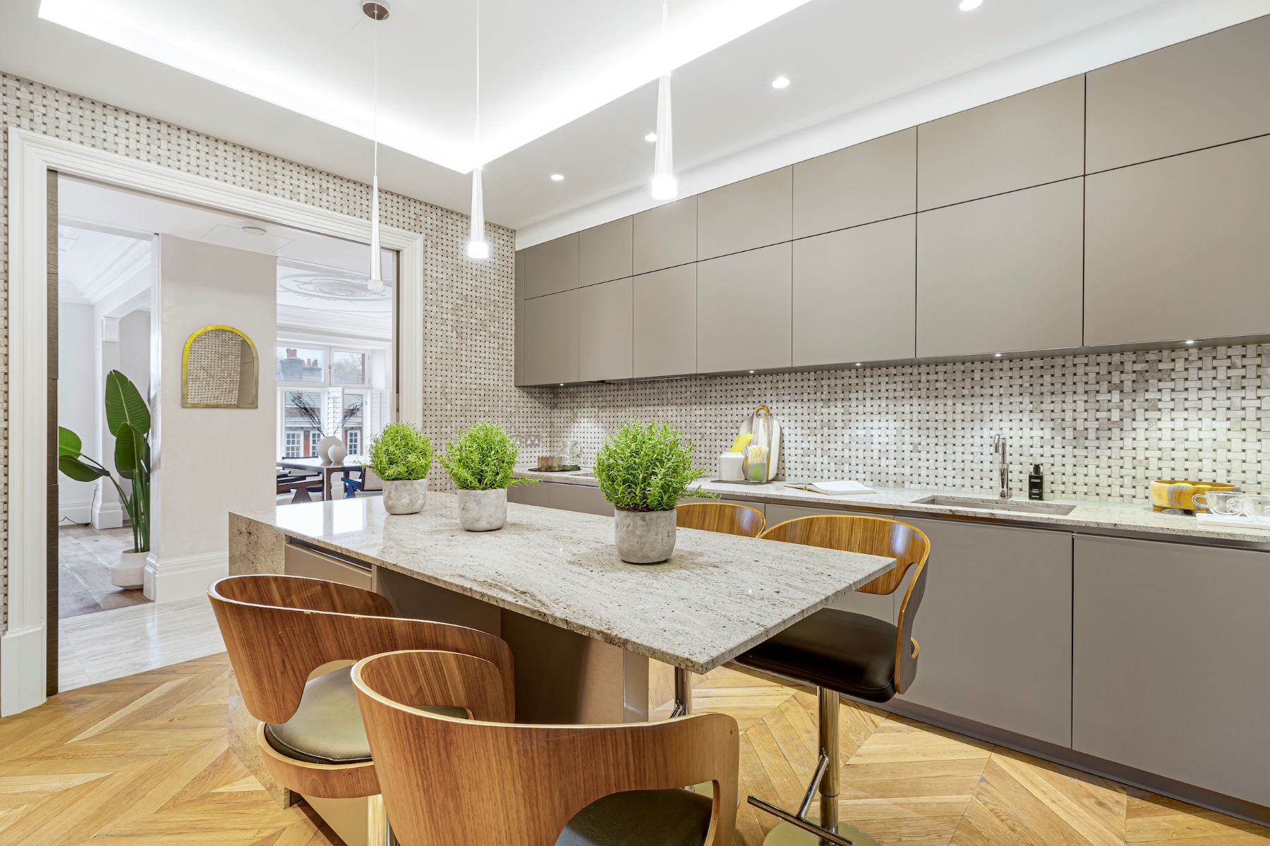 4 bedroom flat for sale 0