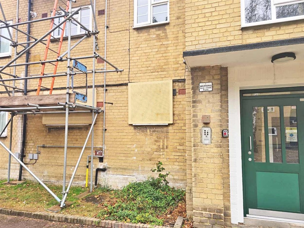 Montgomery Crescent, ROMFORD photo 2