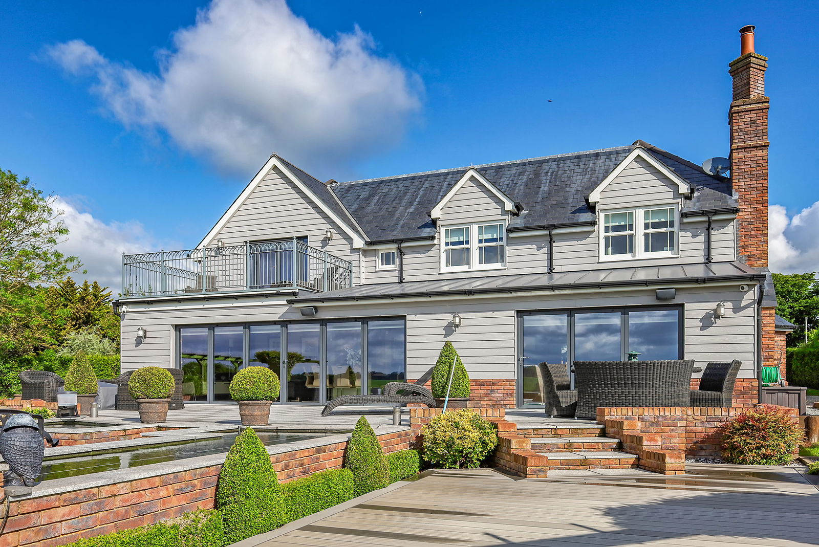 3 bedroom detached house for sale 0