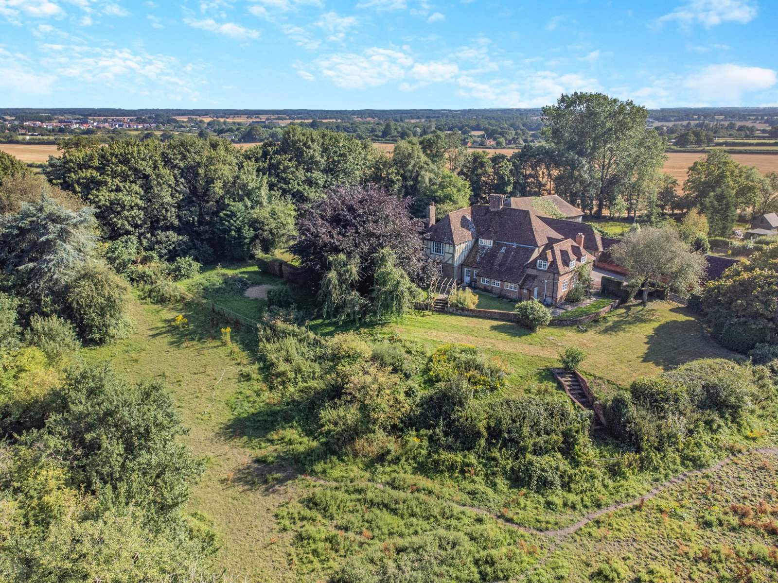 6 bedroom detached house for sale 0