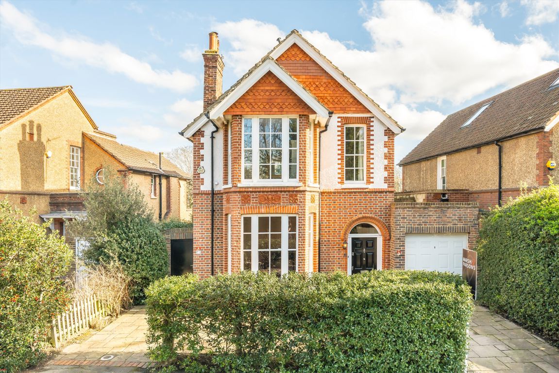 6 bedroom detached house for sale