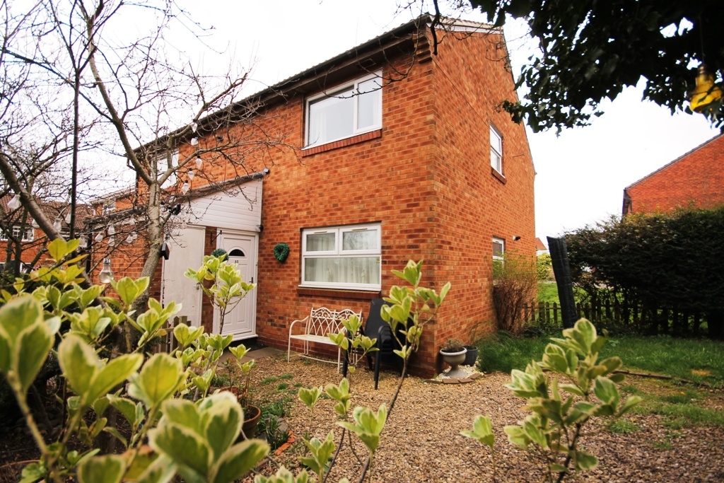 32 Sudgrove Close, Worcester photo 2