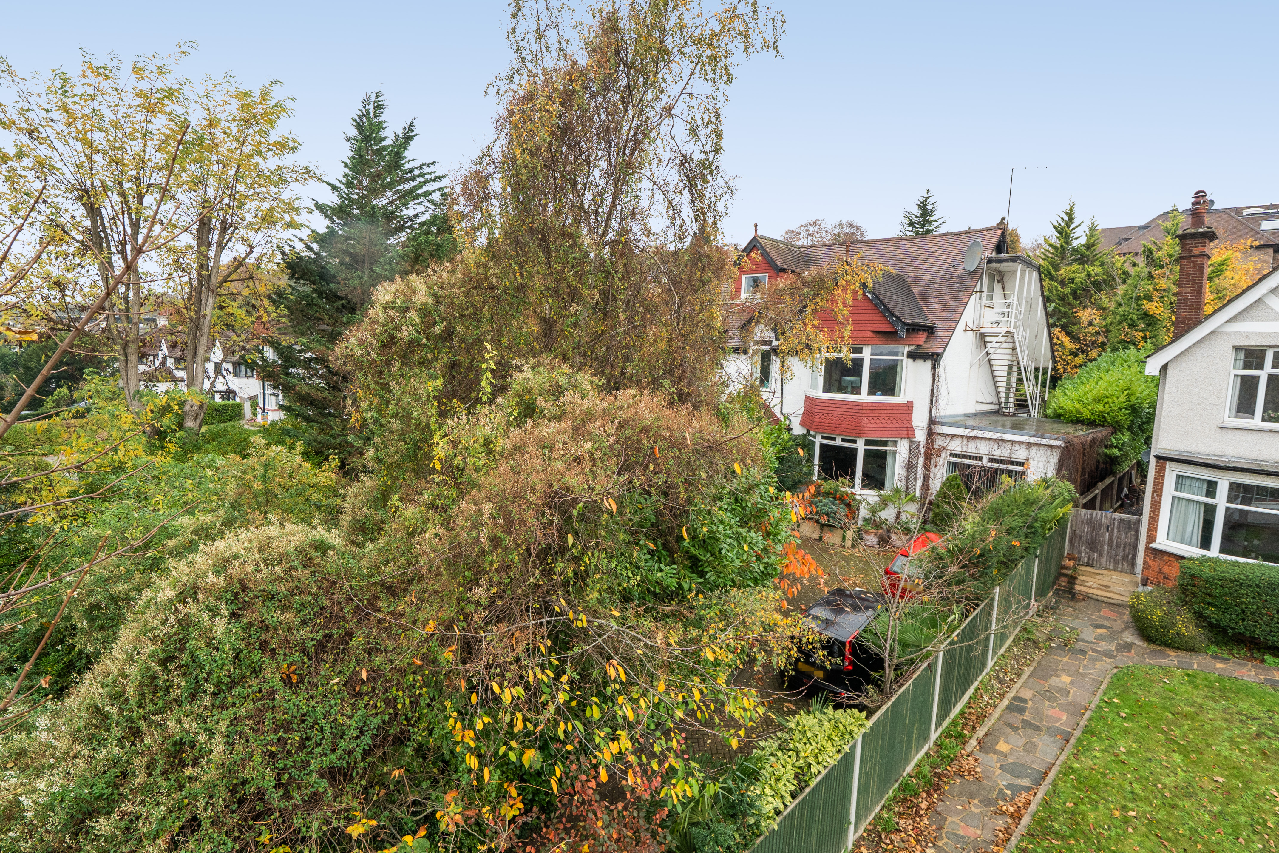 6 bedroom detached house for sale 0