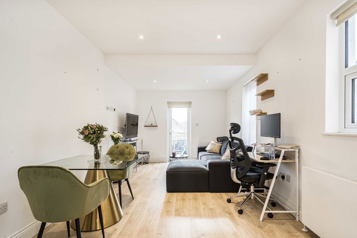 Flat 2, 19, Sylvester Road, LONDON photo 4