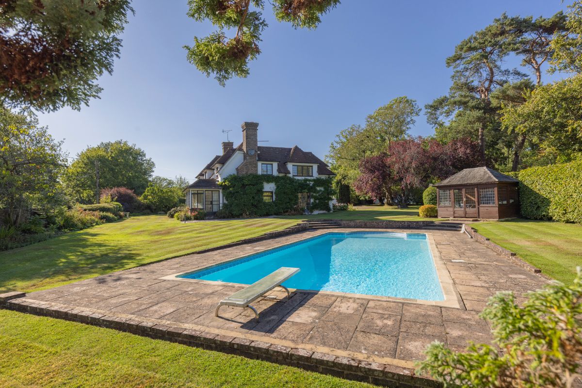 3 bedroom detached house for sale 0