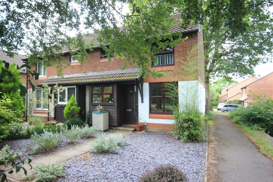 13, Upton, Woking photo 4