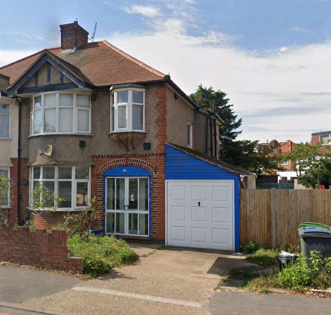 81, Tolworth Rise North, Surbiton photo 2