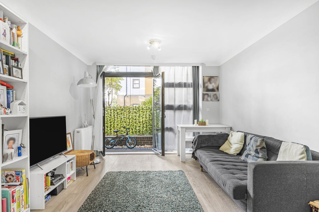 49, Maltings Close, London photo 4