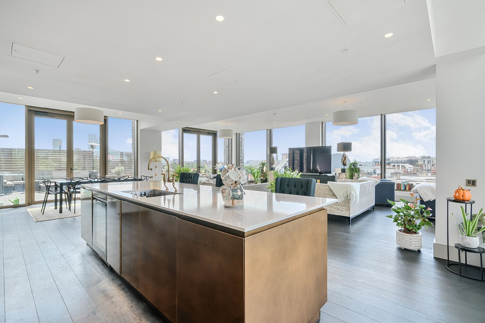 3 bedroom flat for sale 0