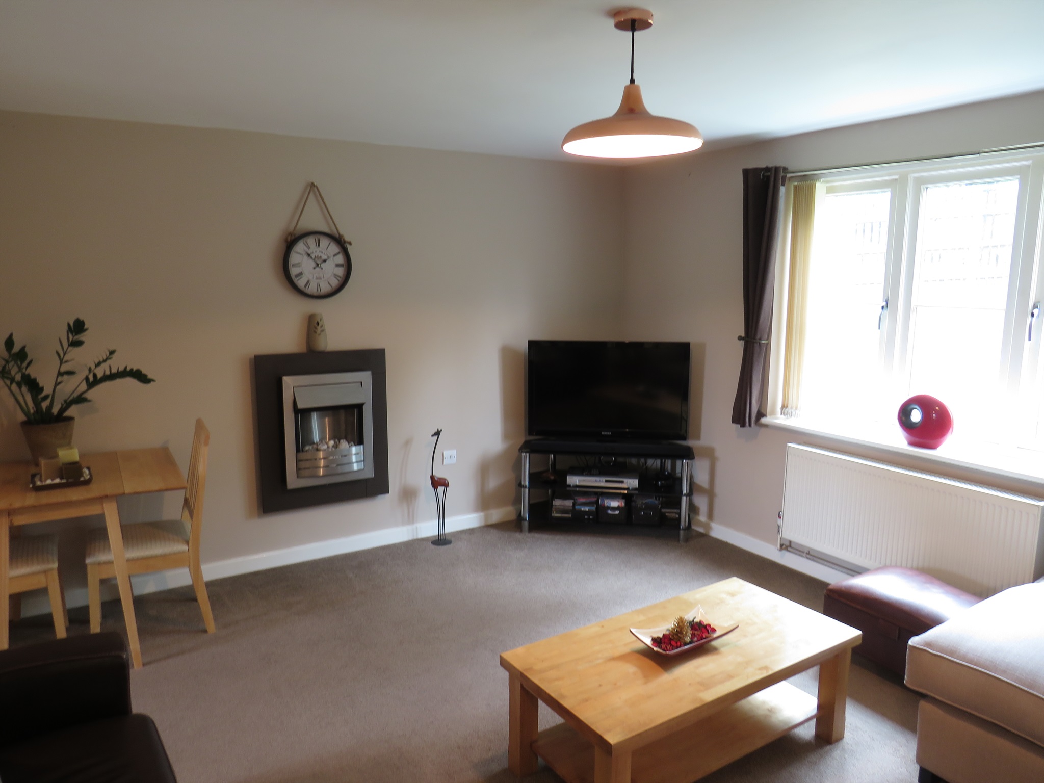 2 Bedrooms Flat for sale in Field Farm Road, Tamworth B77