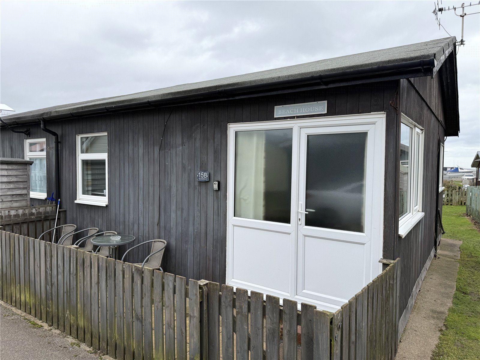 Makis Flat, South Cliff Holiday Park, Pioneer Road, Wilsthorpe, YO15 3QN - listing photo