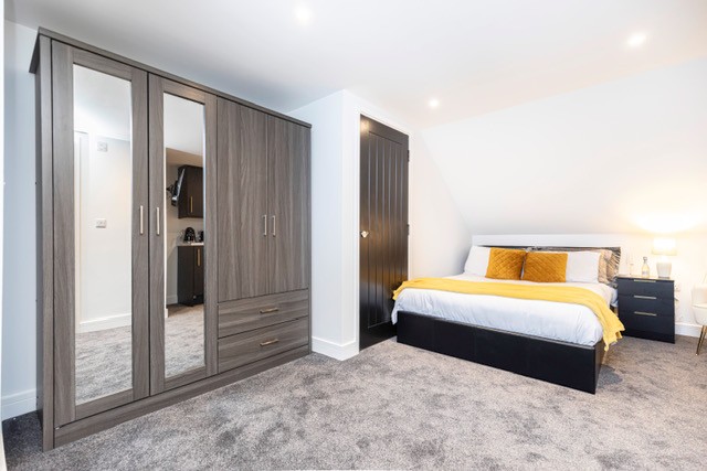 Room 6, Eastleigh photo 4