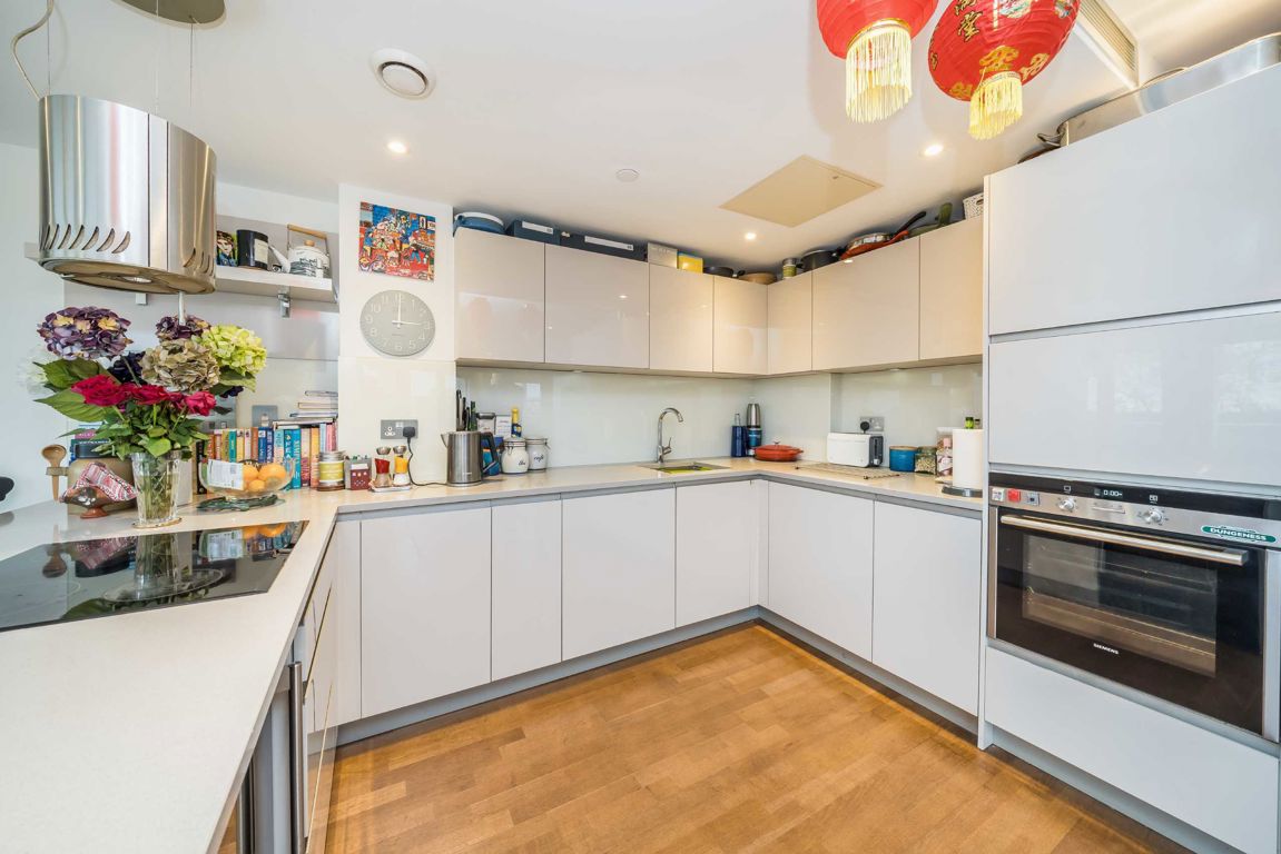 3 bedroom flat for sale 0
