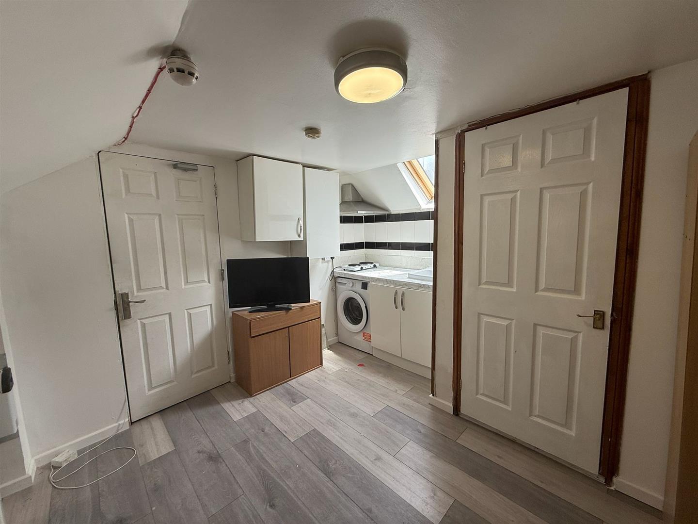 Flat 3, 531A, Hertford Road, Enfield photo 5