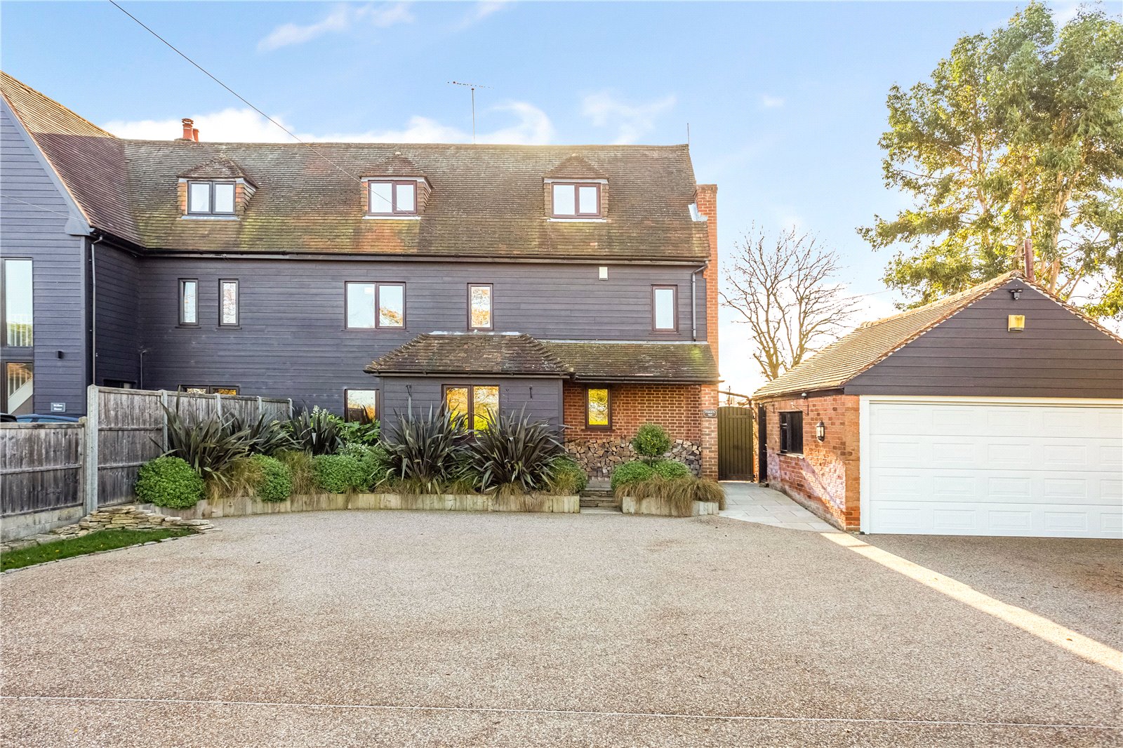 5 bedroom semi-detached house for sale 0