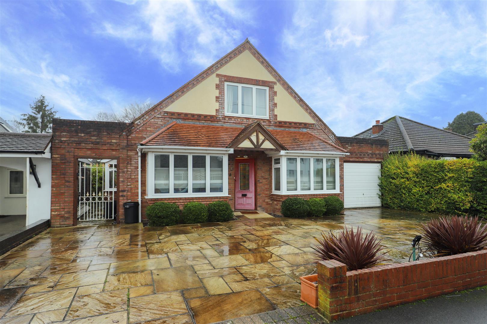 4 bedroom detached house for sale in Bromley