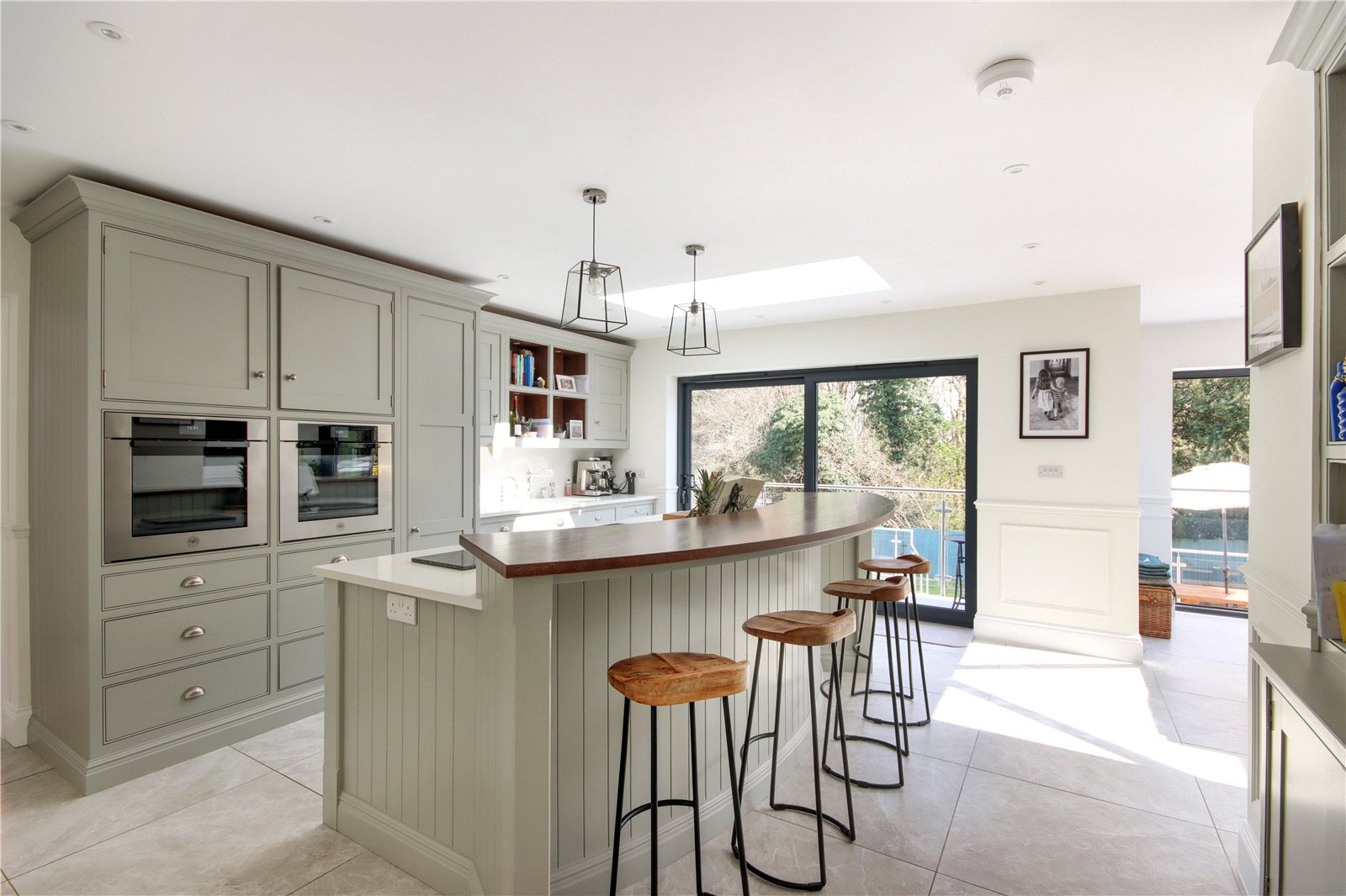 5 bedroom detached house for sale 0