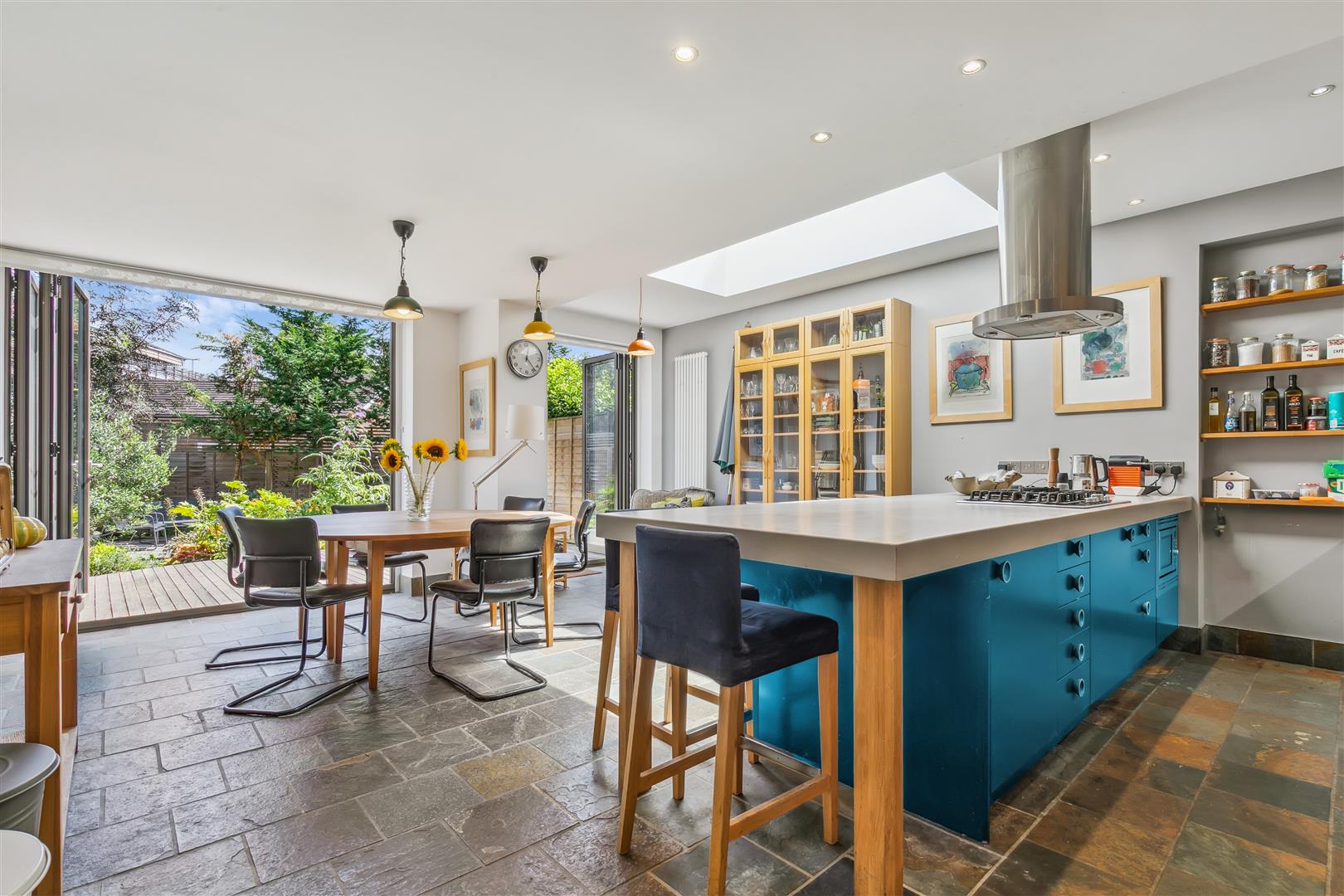 6 bedroom semi-detached house for sale 0