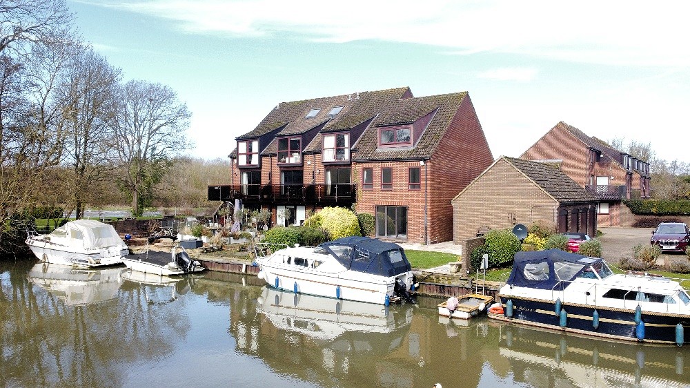 6 bedroom end terrace house for sale in London