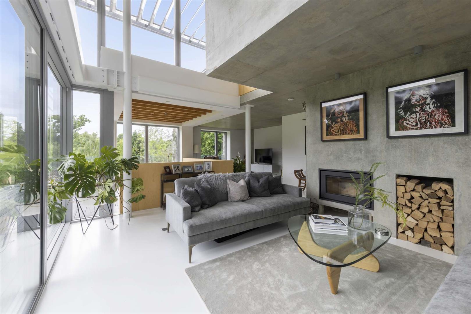 5 bedroom detached house for sale 0