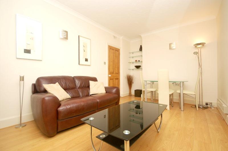 Flat 9 Siddons Court, 39, Tavistock Street, London photo 2