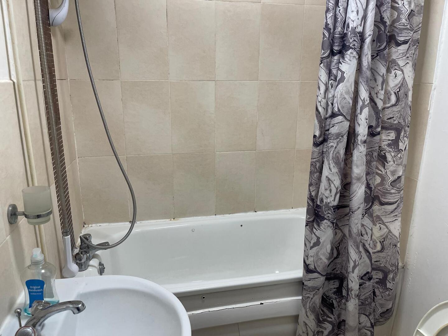 27, Franklin Crescent, Mitcham photo 5