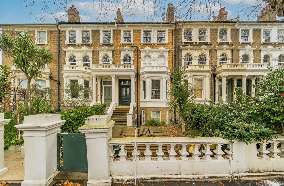 2 bedroom flat for sale in London