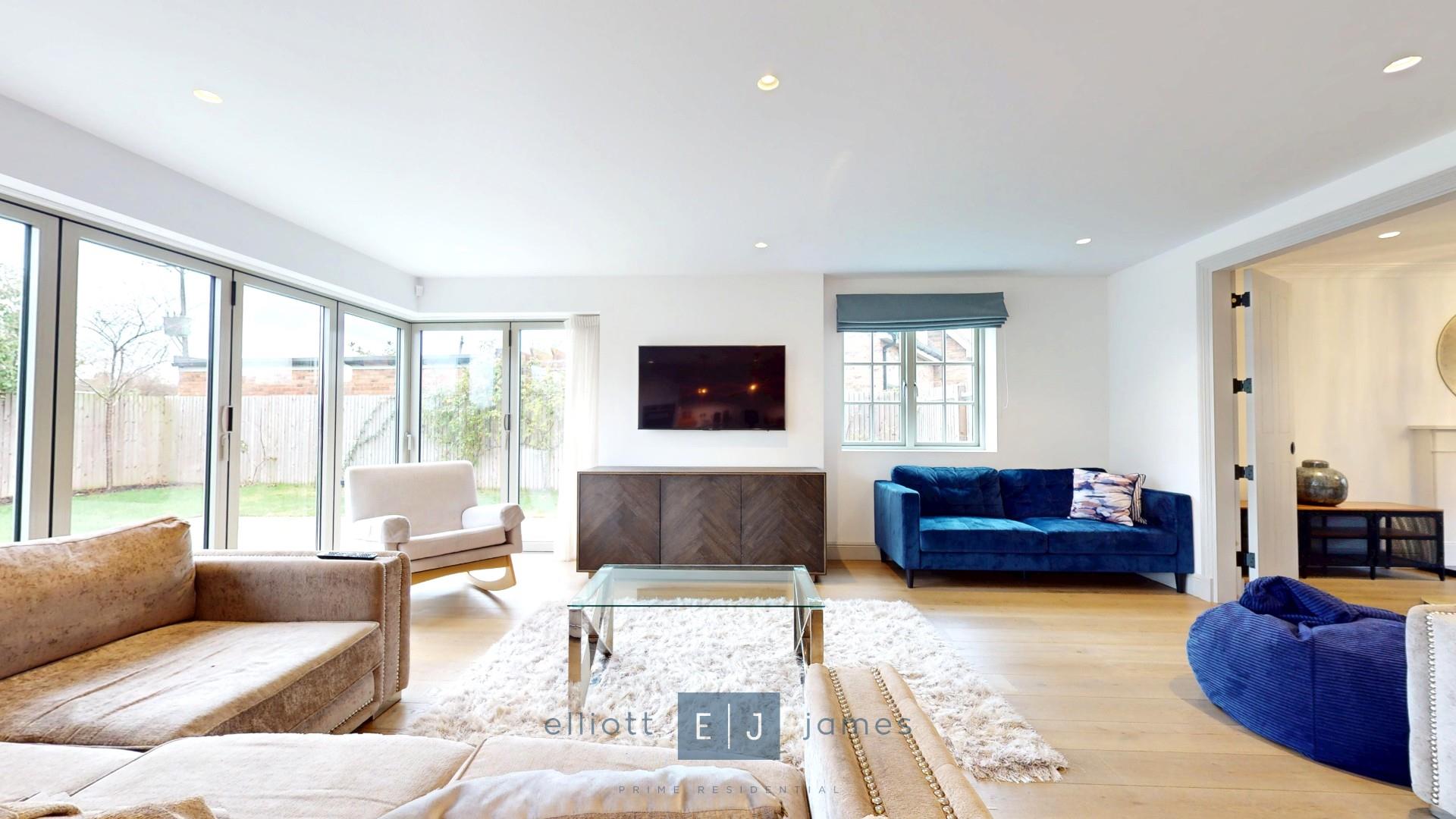 5 bedroom detached house for sale 0