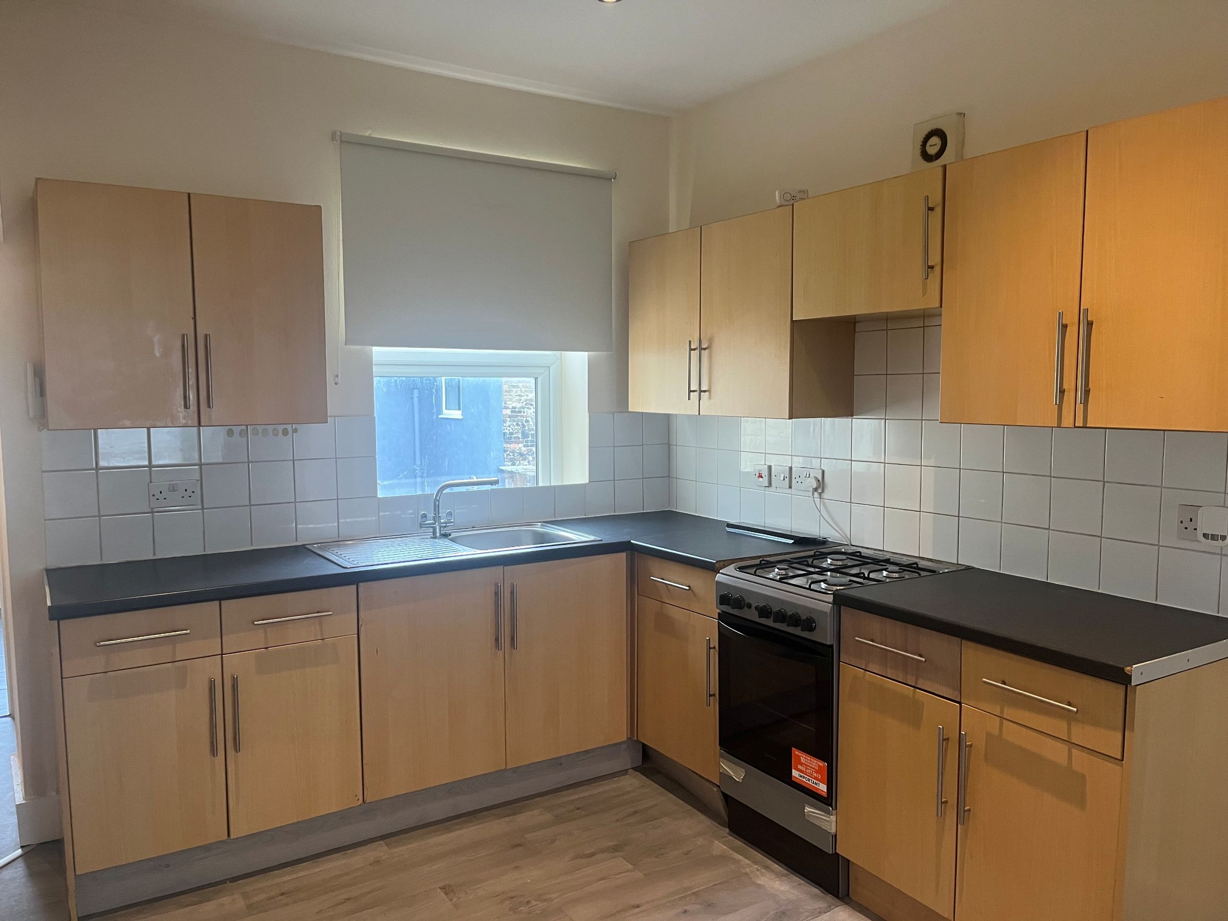 Flat 2 14 De Burgh Street, Dover photo 5