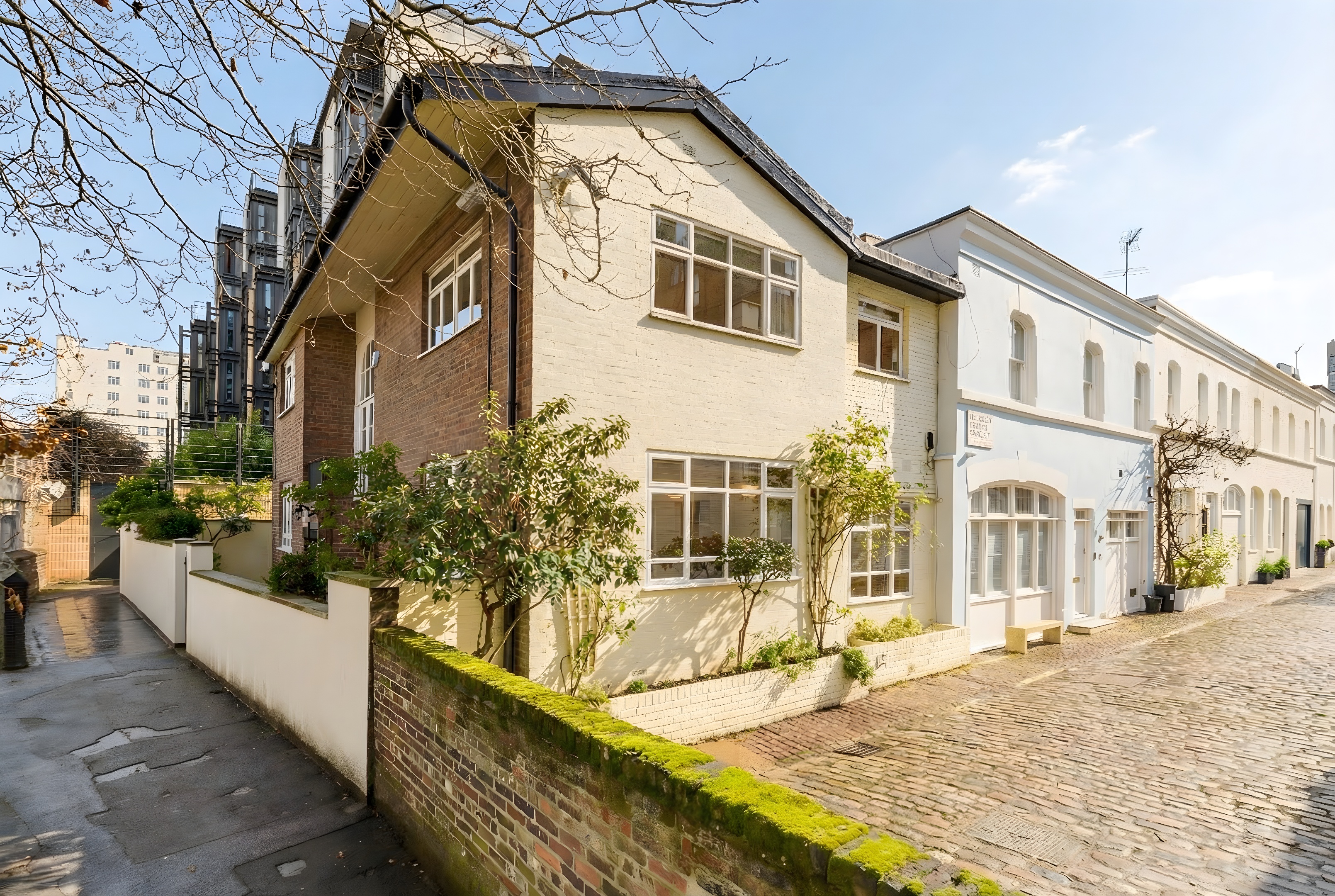 3 bedroom flat for sale in London