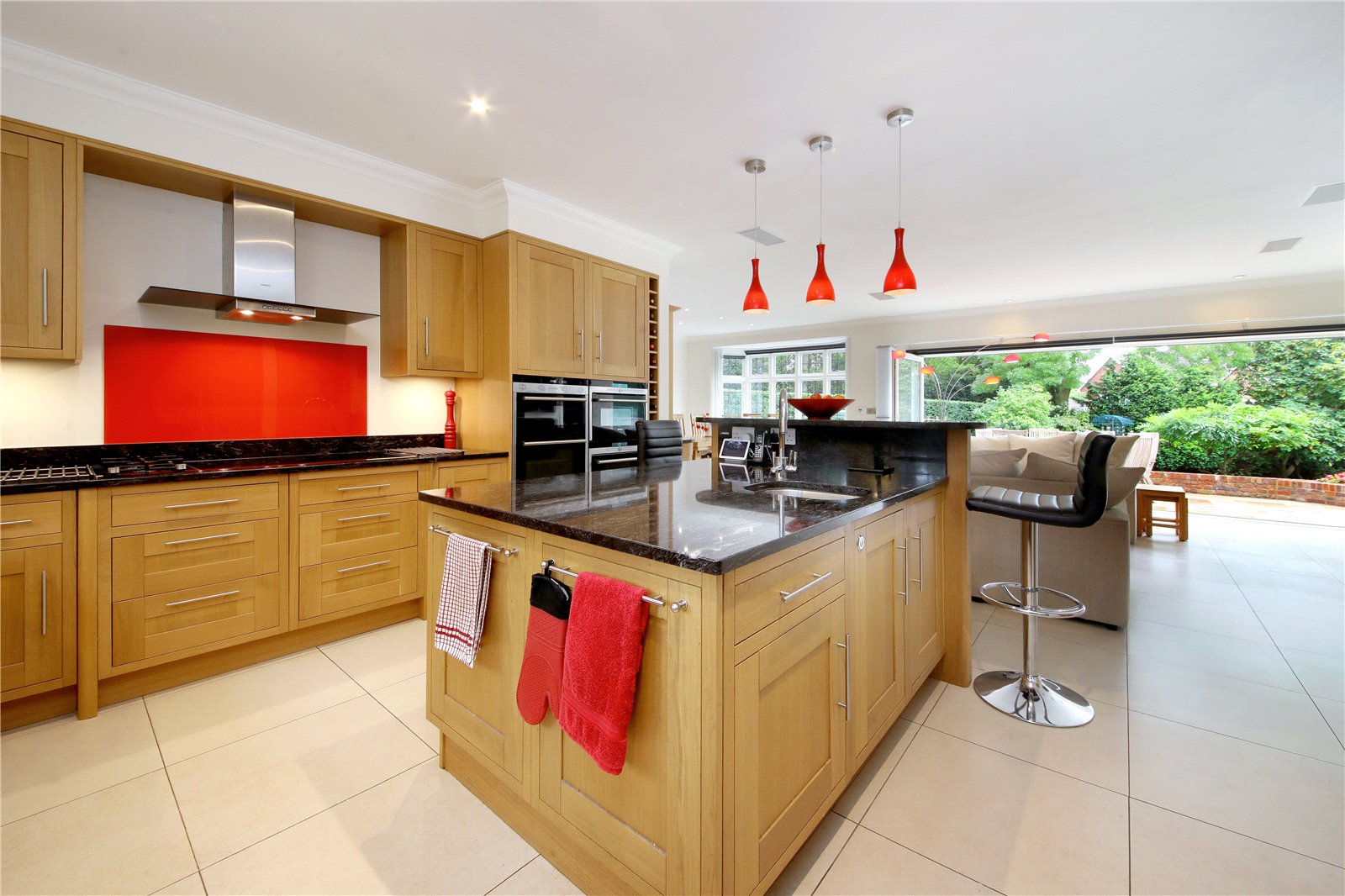 6 bedroom detached house for sale 0