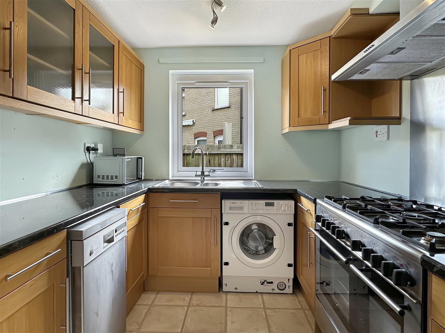 10, Chigwell Court, Cambridge photo 3